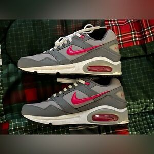NIKE AIR MAX Women’s Gray & Pink Shoes Size 7.5 Or 6y